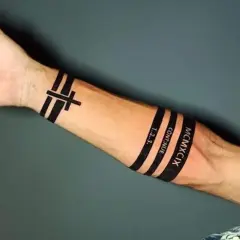 Armband tatuaż: Jakie znaczenie kryje się w Twojej opasce?