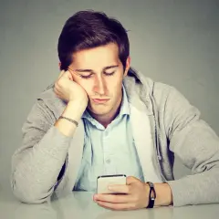 Uzależnienie od telefonu: fonoholizm, nomofobia jak z nim walczyć?