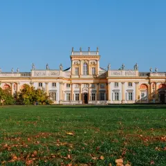 Pałac w Wilanowie zachwyca architekturą. Zwiedzanie za darmo to świetna okazja, by podziwiać jego piękno.