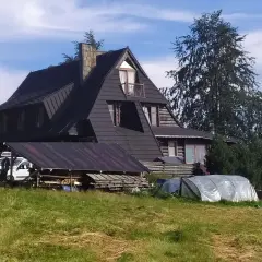 Bacówka na Obidzy: Dojazd autem, noclegi, szlaki. Planuj wyprawę!