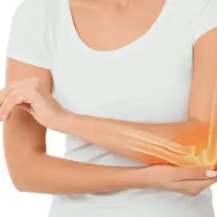 Ręka z widocznym zarysem kości przedramienia i łokcia, podświetlonym na pomarańczowo. Może to symbolizować ból lub problemy, takie jak osteosarcoma.