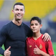 Cristiano Ronaldo z synem, Cristiano Ronaldo Jr. Widać, że Ronaldo Jr. rośnie i dorównuje ojcu.