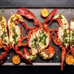 Gdzie zjeść w Rowach? Najlepsze restauracje z rybami i owocami morza