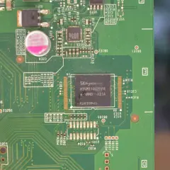 Zimne luty na płycie głównej. Układ pamięci SK hynix H26M31001FPR e-NAND 321A.