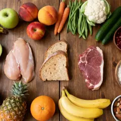 Fruits, légumes, viandes, et une farine pour une alimentation sans gluten.