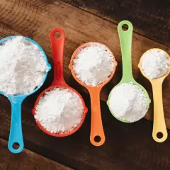 70 g cukru pudru: Ile to szklanek i łyżek? Perfekcja bez wagi!