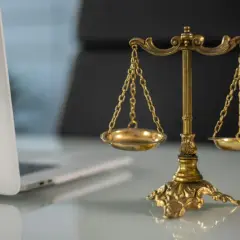 Jak zwracać się do adwokata? Mecenas czy Adwokat poradnik etykiety