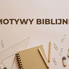 Motywy biblijne w literaturze, inspirujące pisarzy od wieków. Na tle przyborów szkolnych, jak zeszyt i ołówki, widnieje tytuł.