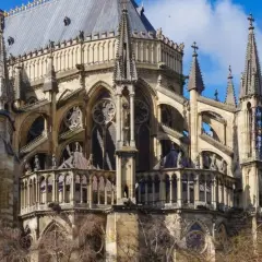 Rzeźba gotycka: historia, cechy i znaczenie w architekturze