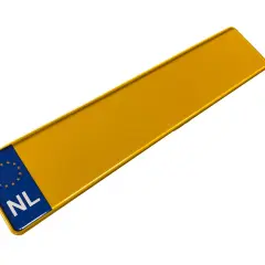 Żółta tablica rejestracyjna z niebieskim paskiem i literami "NL" oraz gwiazdkami Unii Europejskiej.