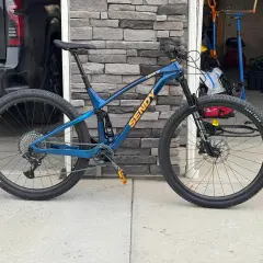 A blue Sendy mountain bike with full suspension, ready for any trail. Its robust mountain bike suspension system promises a smooth ride.