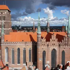 Bazylika Mariacka w Gdańsku, z jej imponującą wieżą i strzelistymi dachami, skrywa wiele ciekawostek.