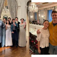 Skådespelarna från Bridgerton, inklusive rollistan i familjen Bridgerton, poserar för en bild.
