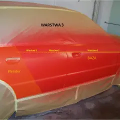 Cieniowanie lakieru na czerwonym samochodzie. Widoczne warstwy: Baza, Warstwa 1, 2, 3 i Blender.