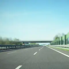 Ile można jechać z przyczepą na autostradzie? Oto najważniejsze zasady
