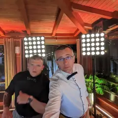 Ile kosztuje DJ na studniówkę? Ceny, które zaskoczą i pomogą w budżecie