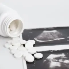 Skutki uboczne aborcji farmakologicznej: jakie są ryzyka i objawy?
