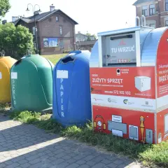 Czego nie wrzucać do pojemników na elektrośmieci? Praktyczne porady i błędy
