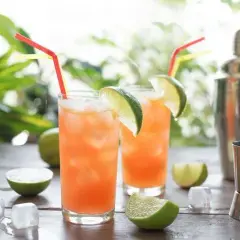 Najlepsze drinki ze spritem, które zaskoczą Twoich gości na imprezie