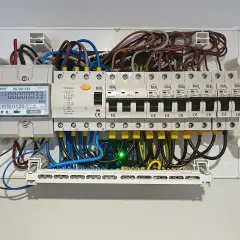 Jak prawidłowo podłączyć licznik prądu: kompletna instrukcja dla elektryka