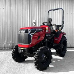 Czerwony mini traktorek ogrodniczy Captain 263 4WD, idealny do czeskich ogrodów.