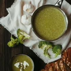 Przesolona zupa? Nie panikuj! Sprawdzone sposoby na ratunek.