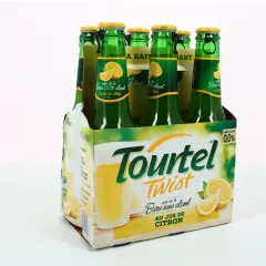 Pack de 6 bières Tourtel Twist citron sans alcool. Attention, le goût est si bon qu'il y a un tourtel twist danger de tout boire d'un coup !
