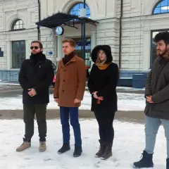 Cena biletu PKP Białystok - Warszawa? Czekamy na pociąg w zimowej scenerii.