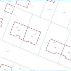 Fragment mapy przedstawiający działki i budynki, kluczowy element ewidencji gruntów i budynków. Widoczne numery działek i oznaczenia użytków.
