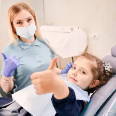 Kiedy do dentysty z maluchem? Bezstresowa pierwsza wizyta dziecka