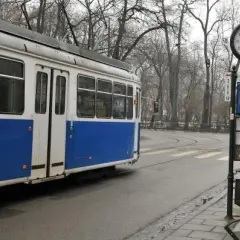 Jak dojechać do osiedla złotego wieku w Krakowie - sprawdź trasy i transport
