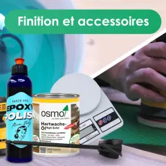 Outils et produits pour la finition : ponceuse, résine époxy, huile pour bois. La résine époxy, un matériau polyvalent, trouve son utilisation dans de nombreux projets de bricolage et de décoration.