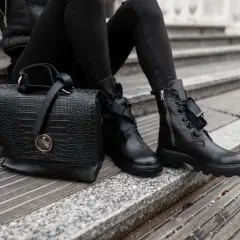 Stylizacja workery: jak stworzyć modne i wygodne outfity na każdą okazję