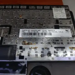 Beschädigte Lenovo Tastatur, Modell TACNBL-105US. Rostige Stellen deuten auf Wasserschaden hin, daher geht die Lenovo Tastatur nicht.