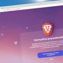 Brave przeglądarka wita użytkownika, oferując domyślną prywatność. Na ekranie widać logo lwa i przycisk "Ustaw Brave jako domyślną przeglądarkę".