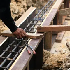Jaki cement na fundament: wybierz najlepszy materiał dla swojego domu