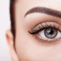 Stylizacja rzęs 1 do 1: Jak uzyskać naturalny efekt bez obciążenia