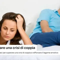 Coppia a letto, pensierosi. Scopri quanto può durare una crisi di coppia e come superarla con strategie efficaci.