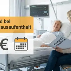 Pflegegeld bei Krankenhausaufenthalt: Eine ältere Frau im Krankenhaus erhält Besuch und Informationen zur Pflegekasse.