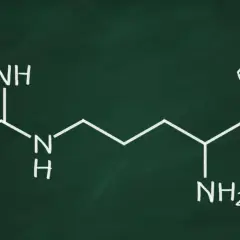 Struktura chemiczna argininy, aminokwasu kluczowego dla wielu procesów w organizmie.