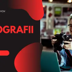 Uśmiechnięta dziewczyna z aparatem, zaproszenie na kurs fotografii dla początkujących. Dołącz!