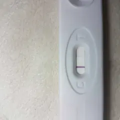 Test ciążowy z jedną kreską. Brak okresu, test negatywny.