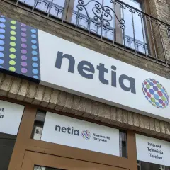 Netia: Internet i telewizja 43 zł. Oferta obejmuje światłowód, TV 4K+max.