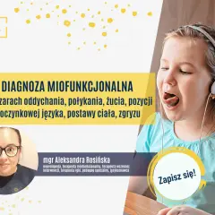 Dziewczynka w słuchawkach ćwiczy język, obok zdjęcie logopedy.