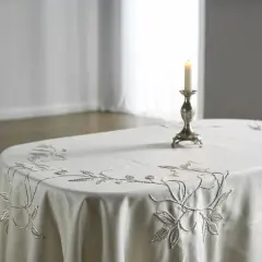 Jaki obrus do salonu? Wybierz idealny rozmiar, materiał i styl