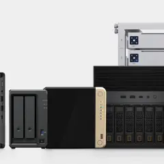 Verschiedene Geräte für ein Homeserver einrichten: Raspberry Pi, NAS-Systeme, Mini-PC und Rack-Server mit Netzwerkkomponenten.