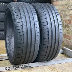 Dos neumáticos Kormoran en primer plano. Buscando kormoran road performance opiniones para tu coche.
