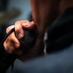 Muzyka z filmu niepamięć – emocjonalne utwory, które zachwycają