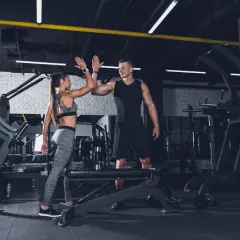 Co lepsze: crossfit czy siłownia? Odkryj wady i zalety obu treningów