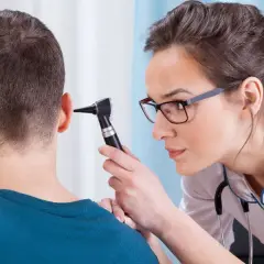 Skuteczne sposoby na ból ucha – domowe metody i leki bez recepty